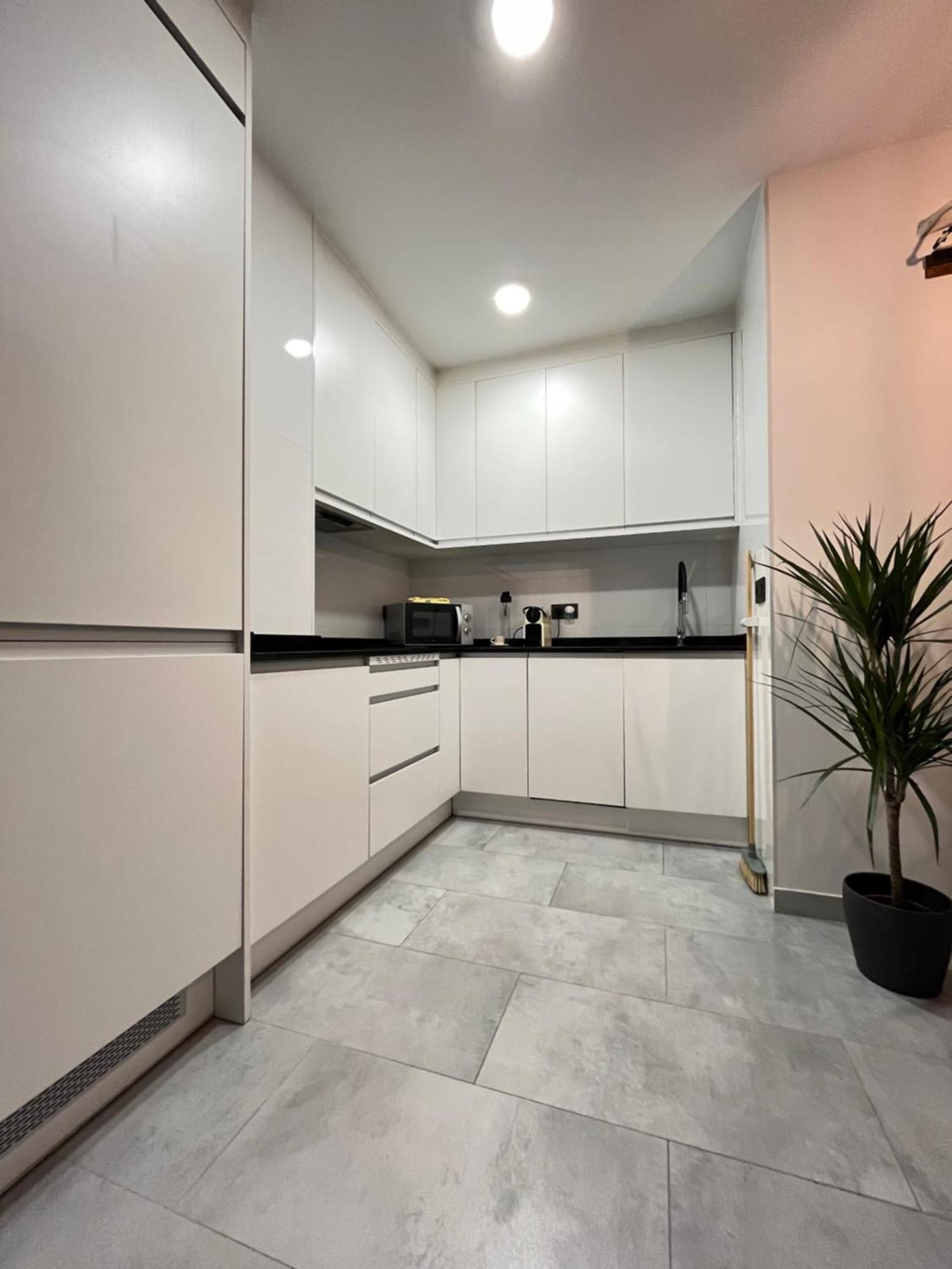 Centrico, Luminoso Y Equipado Apartment Madrid Luaran gambar